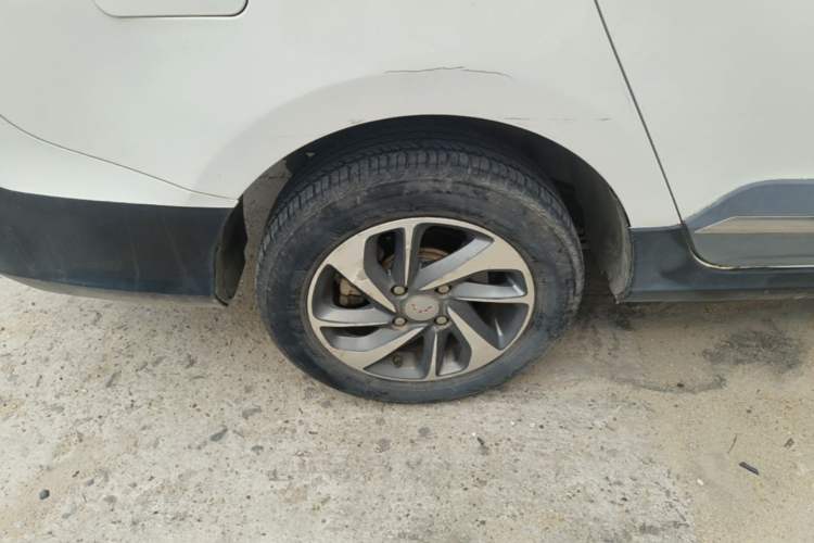 Used Wuling Hongguang 2016 1.5L S1 Deluxe Model China V-standard Right Rear Wheel Hub