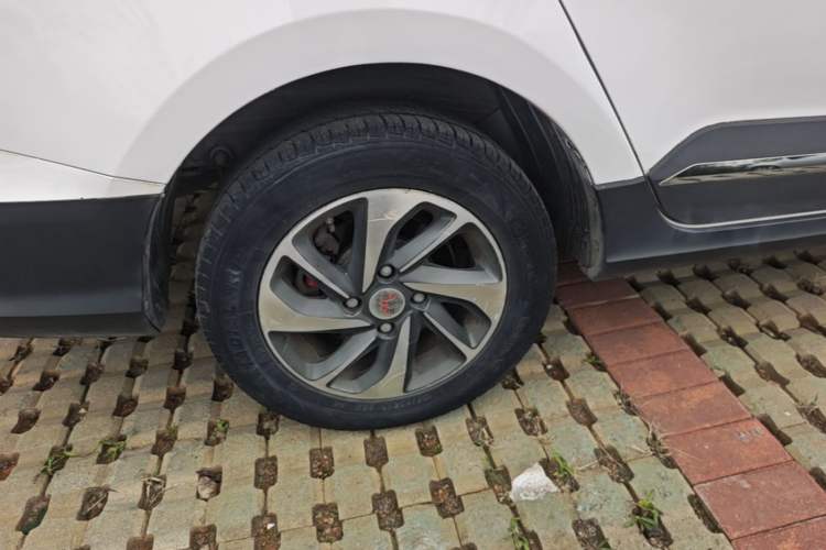 Used Wuling Hongguang 2016 1.5L S1 Deluxe Model China V-standard Right Rear Wheel Hub
