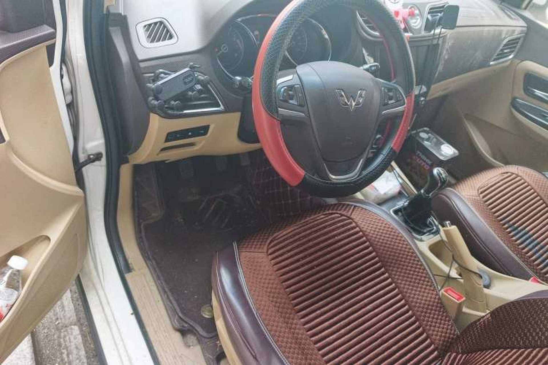 Used Wuling Hongguang 2016 1.5L S1 Deluxe Model China V-standard Steering Wheel