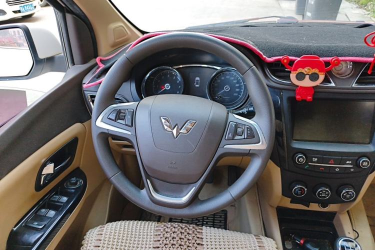 Used Wuling Hongguang 2016 1.5L S1 Deluxe Model China V-standard Steering Wheel