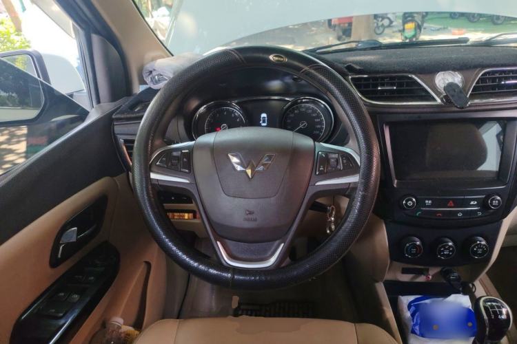 Used Wuling Hongguang 2016 1.5L S1 Deluxe Model China V-standard Steering Wheel