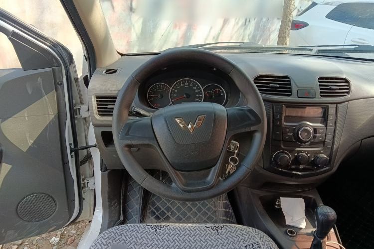 Used Wuling Hongguang 2016 1.5L S Comfort Version Steering Wheel