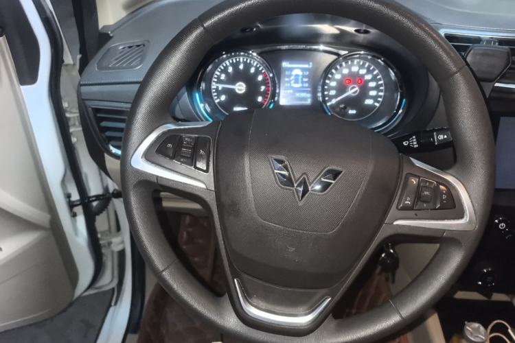 Used Wuling Hongguang 2016 1.5L S1 Deluxe Model China V-standard Steering Wheel