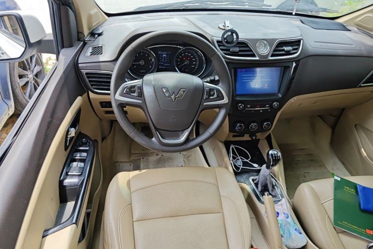 Used Wuling Hongguang 2016 1.5L S1 Deluxe Model China V-standard Steering Wheel