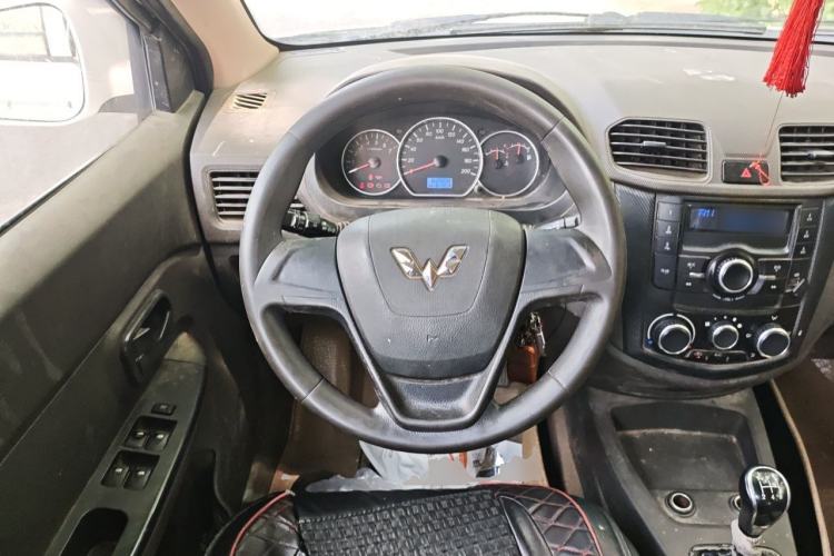 Used Wuling Hongguang 2016 1.5L S Comfort Version Steering Wheel