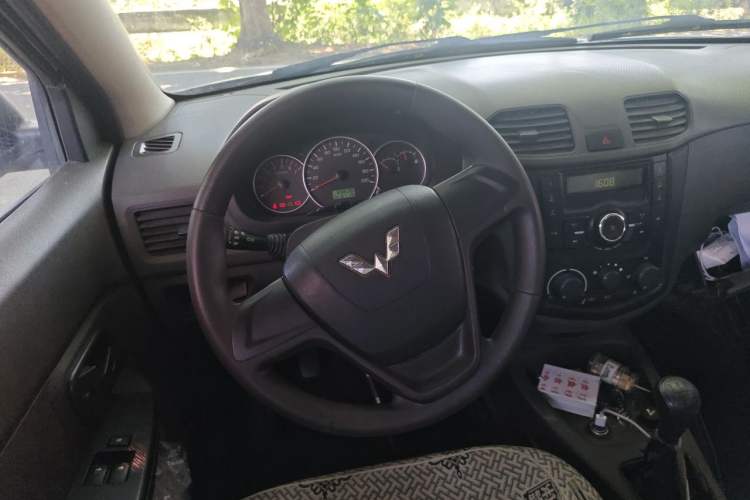 Used Wuling Hongguang 2016 1.5L S Comfort Version Steering Wheel