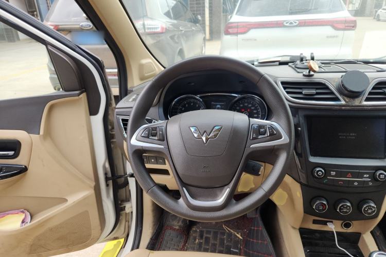 Used Wuling Hongguang 2016 1.5L S1 Deluxe Model China V-standard Steering Wheel