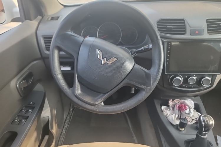Used Wuling Hongguang 2016 1.5L S Comfort Version Steering Wheel