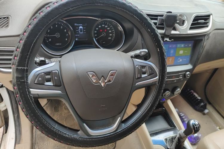 Used Wuling Hongguang 2016 1.5L S1 Deluxe Model China V-standard Steering Wheel