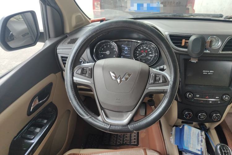 Used Wuling Hongguang 2016 1.5L S1 Deluxe Model China V-standard Steering Wheel