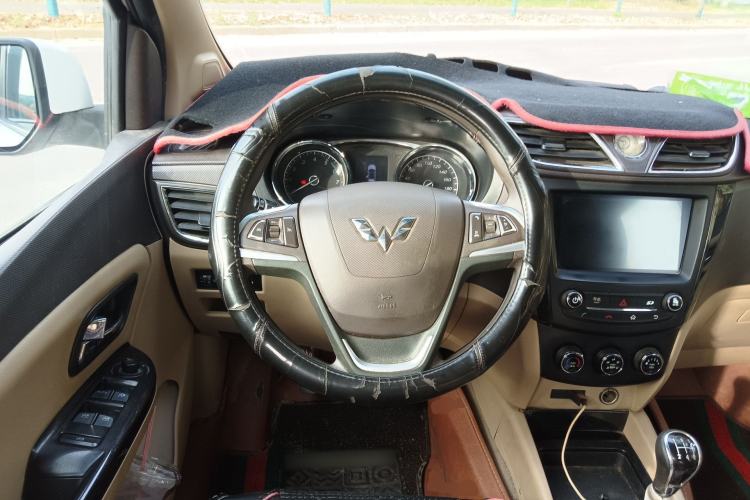 Used Wuling Hongguang 2016 1.5L S1 Deluxe Model China V-standard Steering Wheel