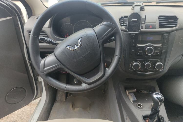 Used Wuling Hongguang 2016 1.5L Restyled S Comfort Version Steering Wheel