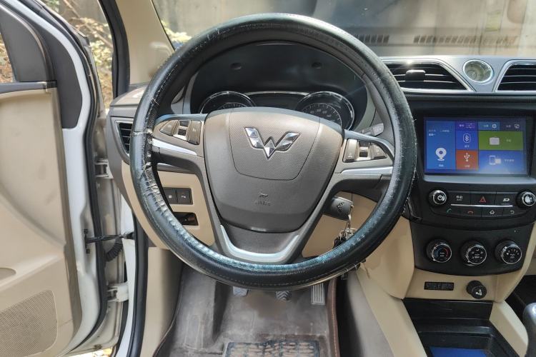 Used Wuling Hongguang 2016 1.5L S1 Deluxe Model China V-standard Steering Wheel