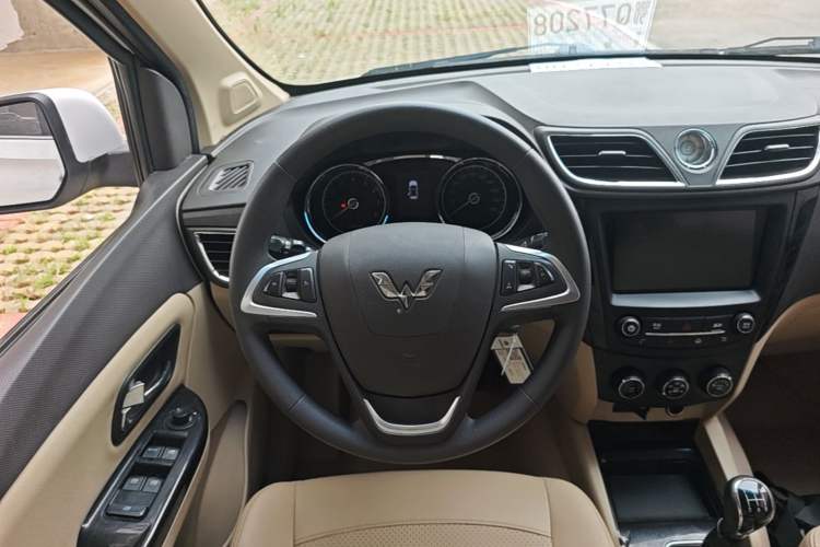Used Wuling Hongguang 2016 1.5L S1 Deluxe Model China V-standard Steering Wheel
