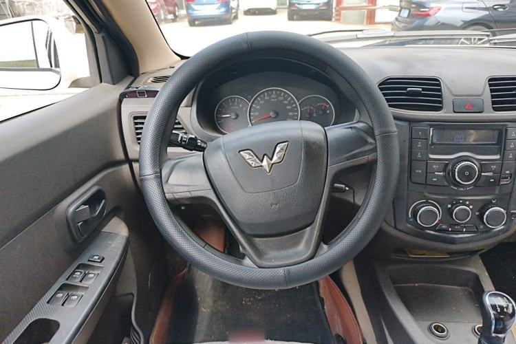 Used Wuling Hongguang 2016 1.5L S Comfort Version Steering Wheel