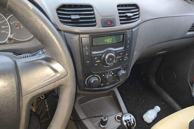 Used Wuling Hongguang 2016 1.5L Restyled S Comfort Version Audio And AC Panel