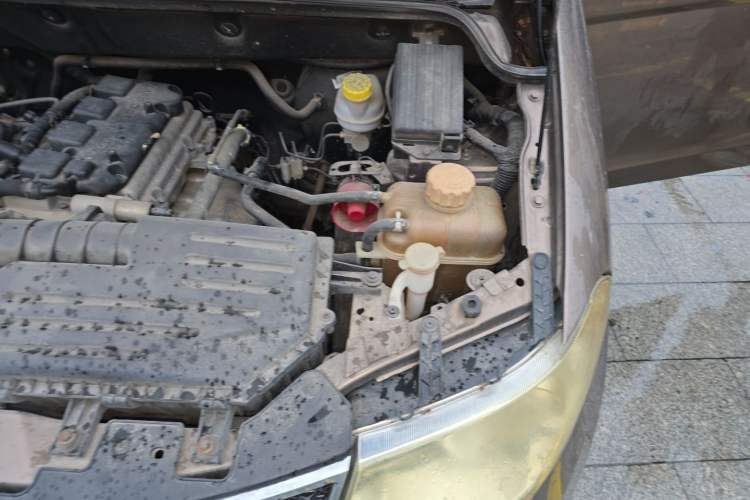 Used Wuling Hongguang 2016 1.5L Restyled S Comfort Version Engine Bay Left