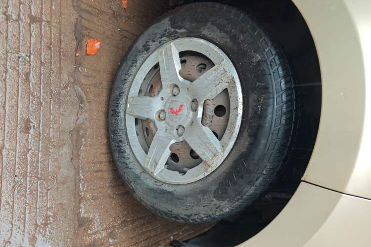 Used Wuling Hongguang 2016 1.5L S Comfort Version Right Front Wheel Hub