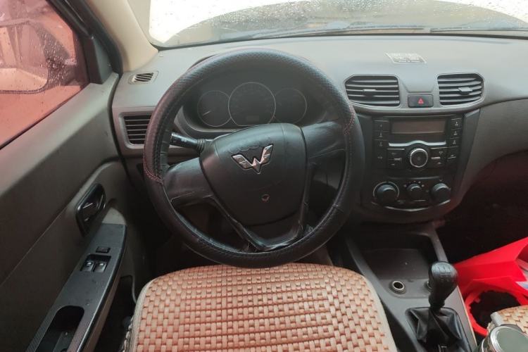 Used Wuling Hongguang 2016 1.5L S Comfort Version Steering Wheel