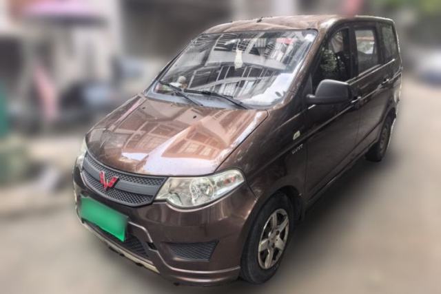 Used Wuling Hongguang 2017 Wuling Hongguang, 1.5-liter engine, seven-seater, gasoline-powered, manual transmission.