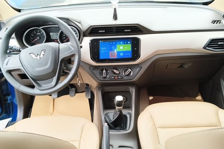 Used Wuling Hongguang 2018 1.5L S Comfort Model L2B Center Console