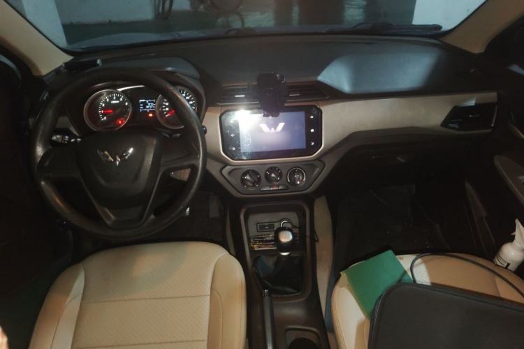 Used Wuling Hongguang 2018 1.5L S Comfort Model L2B Center Console