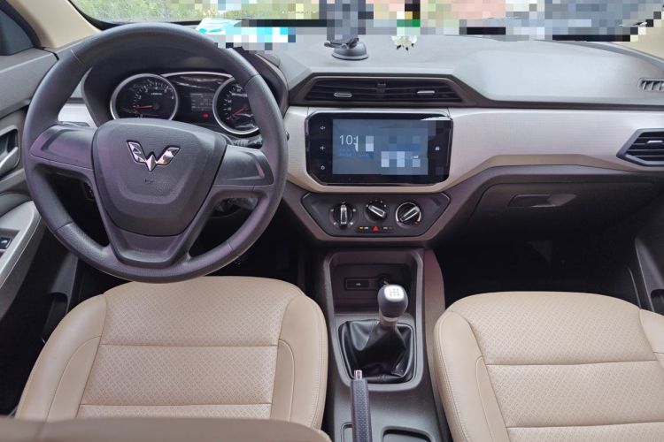 Used Wuling Hongguang 2018 1.5L S Comfort Model L2B Center Console