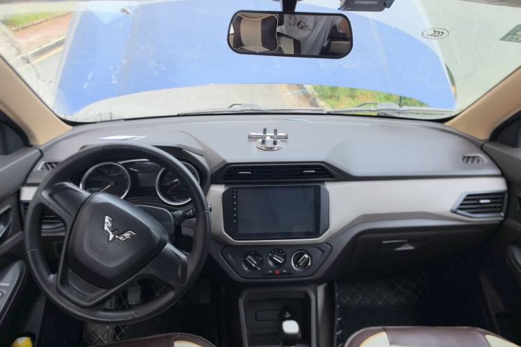 Used Wuling Hongguang 2018 1.5L S Standard Version L2B Center Console
