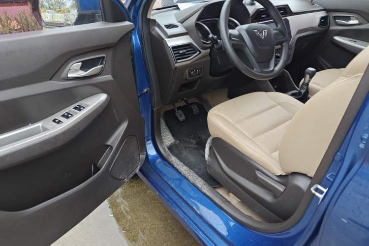 Used Wuling Hongguang 2018 1.5L S Comfort Model L2B Driver Seat