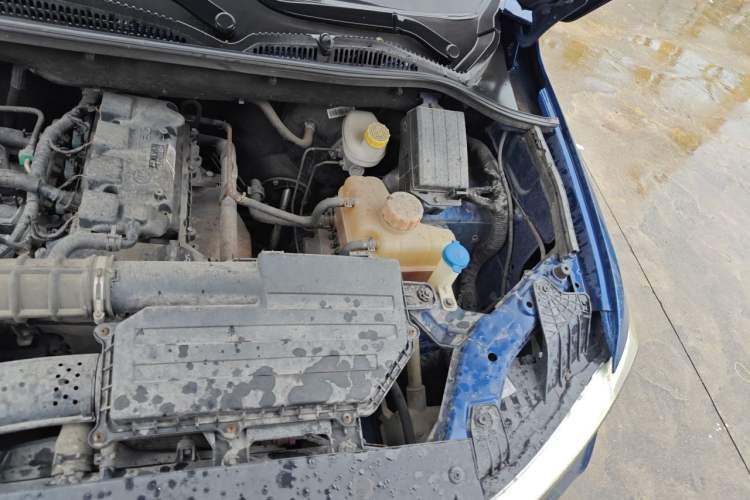 Used Wuling Hongguang 2018 1.5L S Comfort Model L2B Engine Bay Left