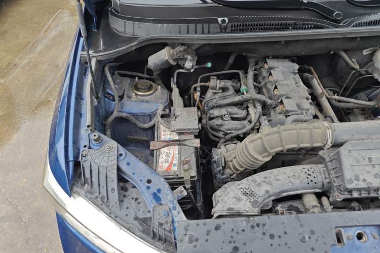 Used Wuling Hongguang 2018 1.5L S Comfort Model L2B Engine Bay Right