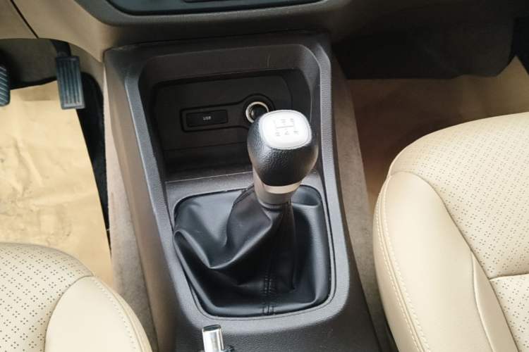 Used Wuling Hongguang 2018 1.5L S Comfort Model L2B Gear Lever