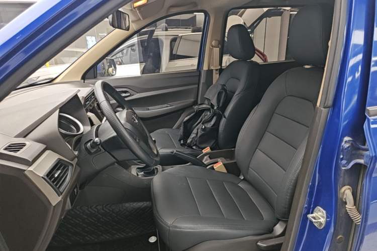 Used Wuling Hongguang 2018 1.5L S Standard Version L2B Left Front Seat
