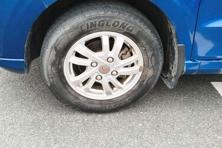 Used Wuling Hongguang 2018 1.5L S Comfort Model L2B Left Front Wheel Hub