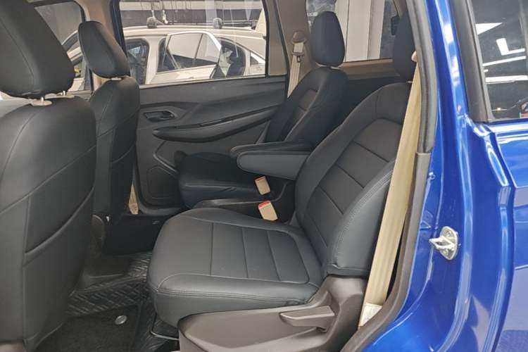 Used Wuling Hongguang 2018 1.5L S Standard Version L2B Left Rear Seat