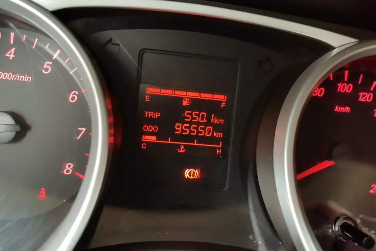 Used Wuling Hongguang 2018 1.5L S Standard Version L2B Odometer Close Up