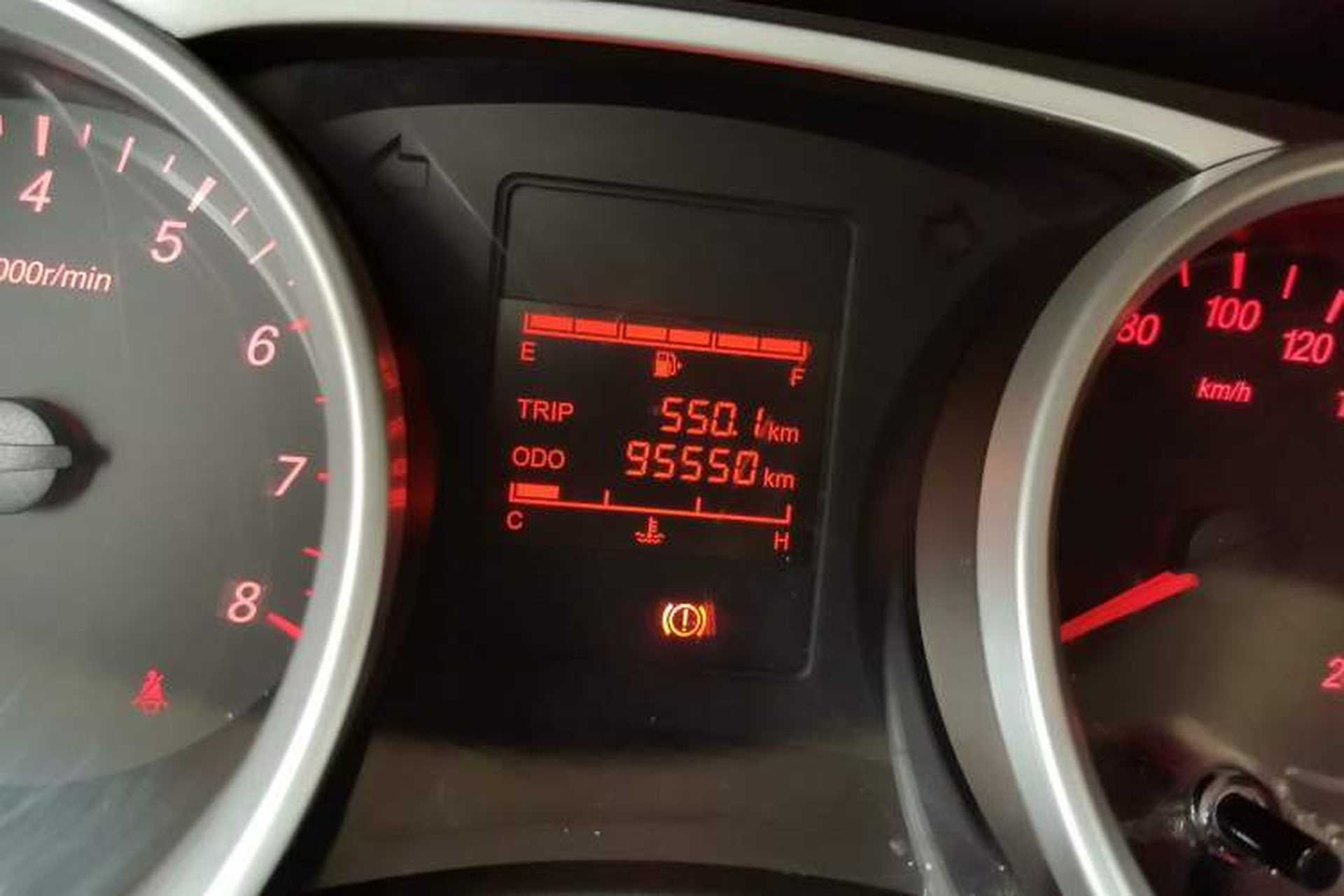 Used Wuling Hongguang 2018 1.5L S Standard Version L2B Odometer Close Up