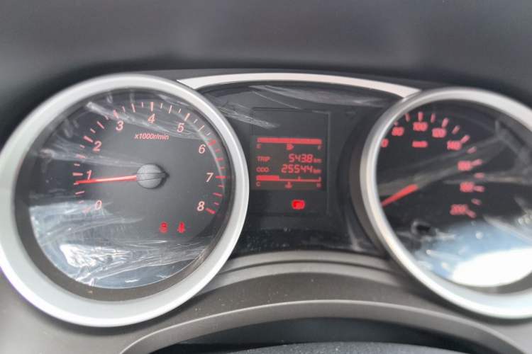 Used Wuling Hongguang 2018 1.5L S Standard Version L2B Odometer Close Up