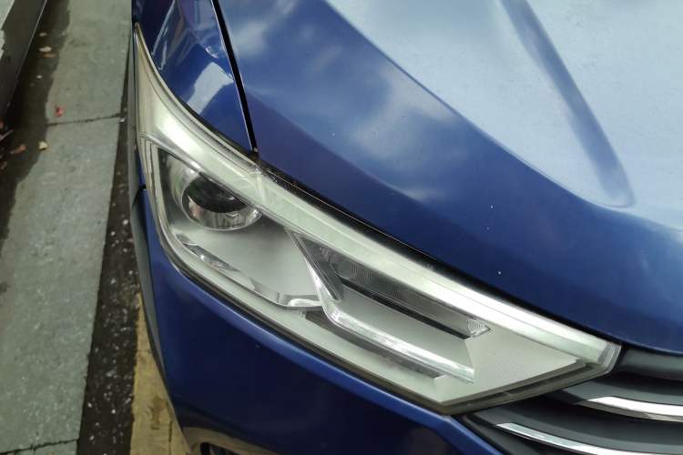 Used Wuling Hongguang 2018 1.5L S Standard Version L2B Right Front Headlight
