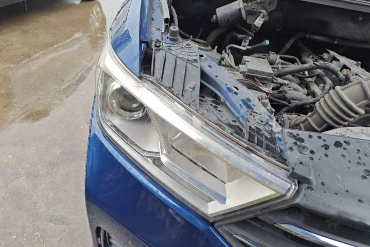 Used Wuling Hongguang 2018 1.5L S Comfort Model L2B Right Front Headlight