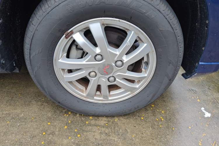 Used Wuling Hongguang 2018 1.5L S Comfort Model L2B Right Front Wheel Hub