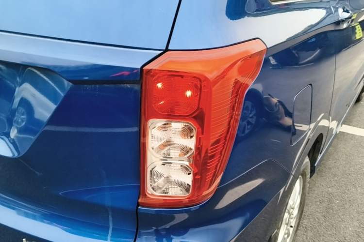 Used Wuling Hongguang 2018 1.5L S Comfort Model L2B Right Rear Taillight