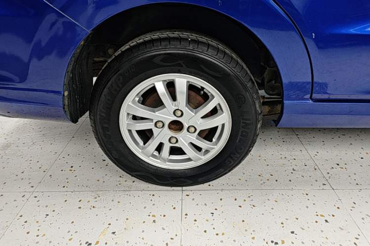 Used Wuling Hongguang 2018 1.5L S Standard Version L2B Right Rear Wheel Hub