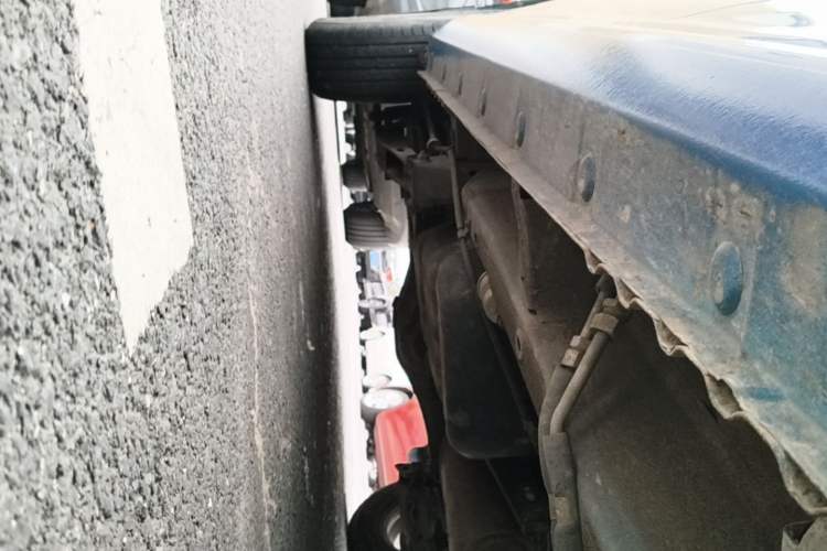 Used Wuling Hongguang 2018 1.5L S Comfort Model L2B Right Side Sill