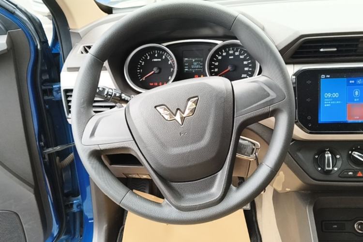 Used Wuling Hongguang 2018 1.5L S Comfort Model L2B Steering Wheel