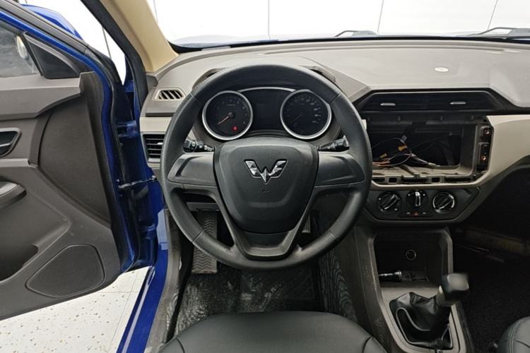 Used Wuling Hongguang 2018 1.5L S Standard Version L2B Steering Wheel