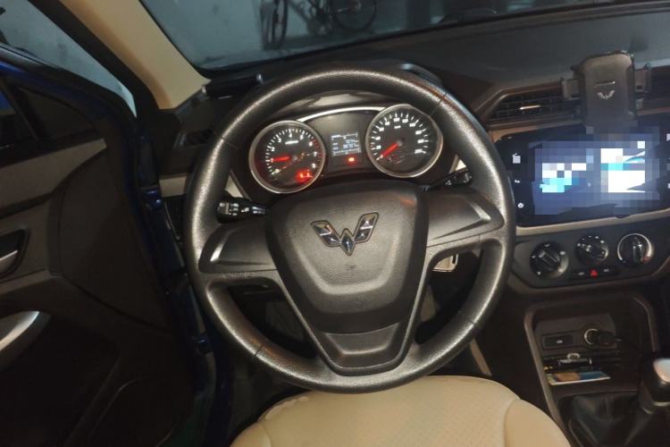 Used Wuling Hongguang 2018 1.5L S Comfort Model L2B Steering Wheel