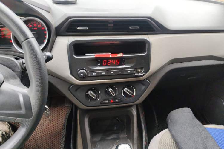Used Wuling Hongguang 2018 1.5L S Standard Version L2B Audio And AC Panel