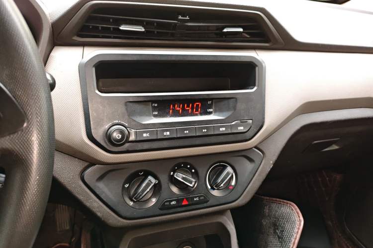 Used Wuling Hongguang 2018 1.5L S Standard Version L2B Audio And AC Panel