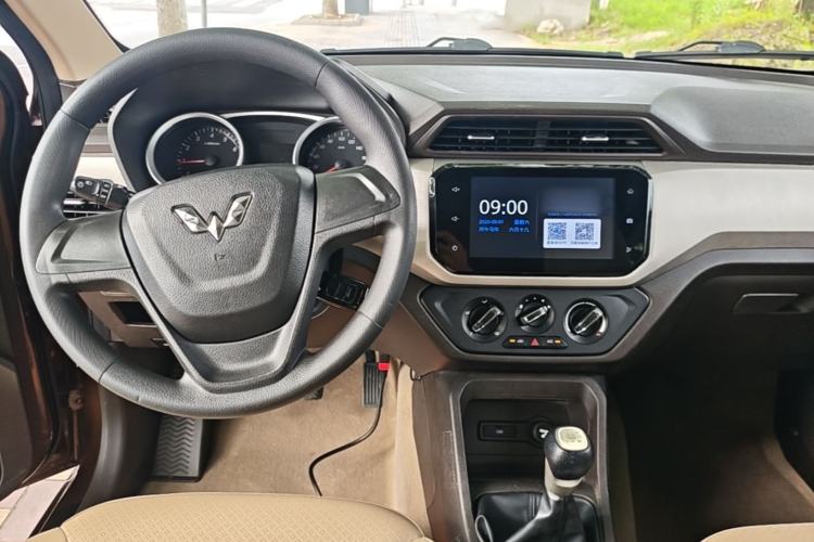 Used Wuling Hongguang 2018 1.5L S Comfort Model L2B Center Console